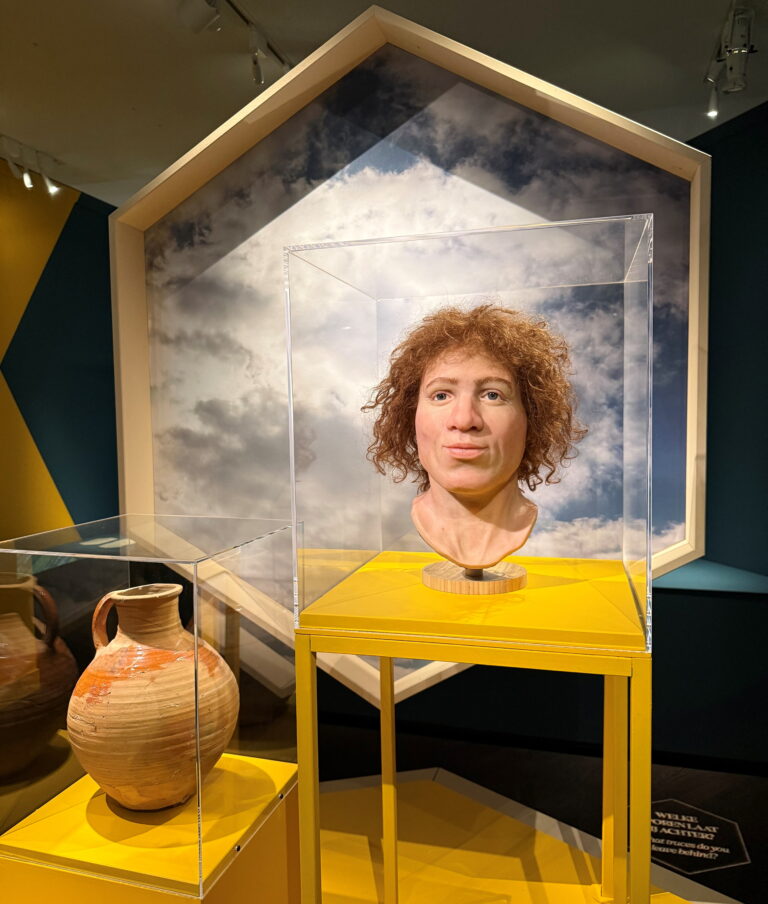 Foto: Reconstructie de eerste Amsterdammer. Stadsarchief Amsterdam